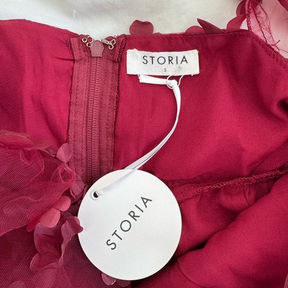 Storia 3D Floral Babydoll Mini Dress in Burgundy - US S (fits like XS) - Picture 2 of 6